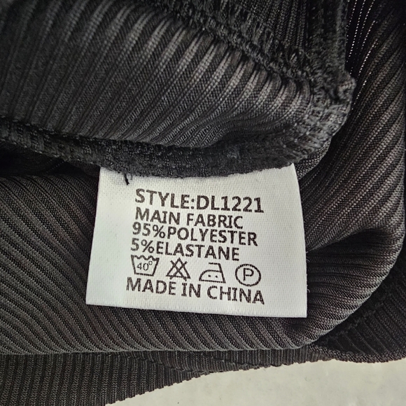 By.Dyln Wyatt Ribbed Long Sleeve Crop Top Black Size XS NWT Revolve - Picture 8 of 10